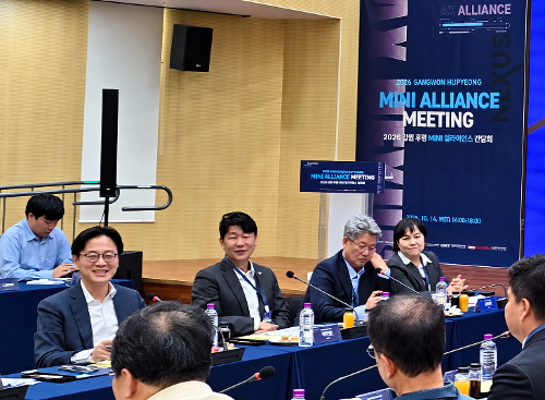국립창원대 박민원 총장·김정관 산업통상부 장관, 강원 후평서 산단 AX 해법 논의
